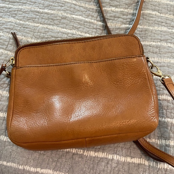 Fossil honey colored Camera Leather Crossbody Bag see photo for flaw - Picture 6 of 9